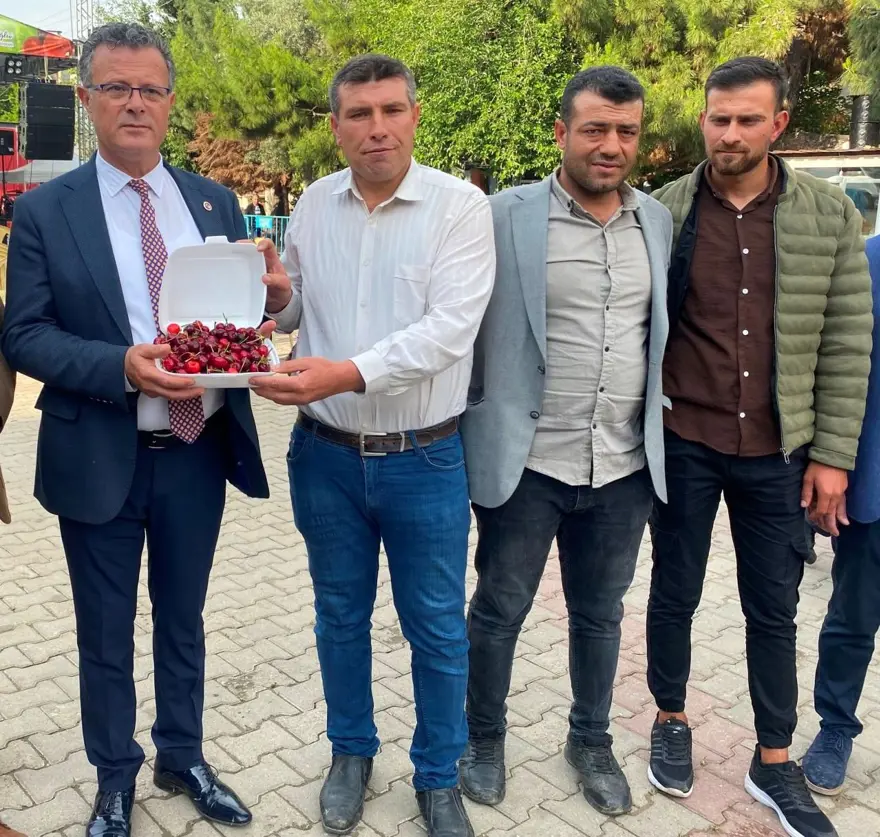 10 dakikada 2 buçuk kilo kiraz yedi: Yarışmada altın kazandı 3 10 dakikada 2 buçuk kilo kiraz yedi: Yarışmada altın kazandı 3