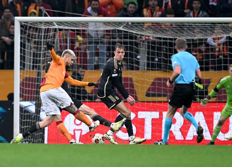 "Hakem penaltıyı atladı" (Spor yazarlarından Galatasaray-Sparta Prag maçı yorumu) 3