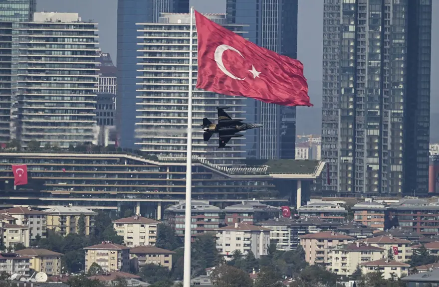 Türk Yıldızları ve SOLOTÜRK 100. yıl için İstanbul semalarında 15