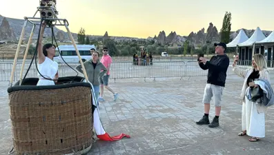 Kapadokya'da figürlü balonların gösteri uçuşuna "rüzgar" engeli