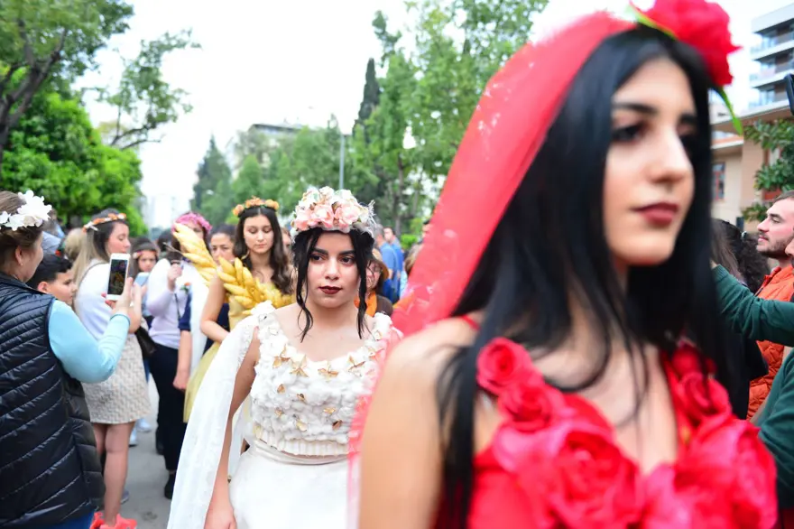Adana'da renkli Portakal Çiçeği Karnavalı korteji 27 Adana'da renkli Portakal Çiçeği Karnavalı korteji 27