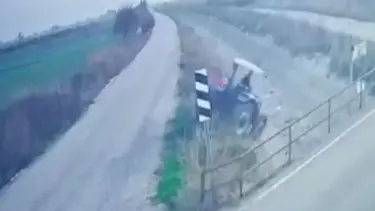 Sulama kanalına devrilen traktörün sürücüsü öldü