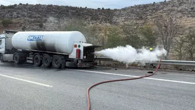 Karbondioksit taşıyan tankerde yangın