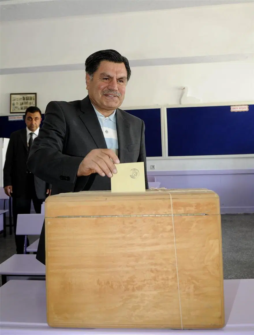 Türkiye sandık başındaydı 77