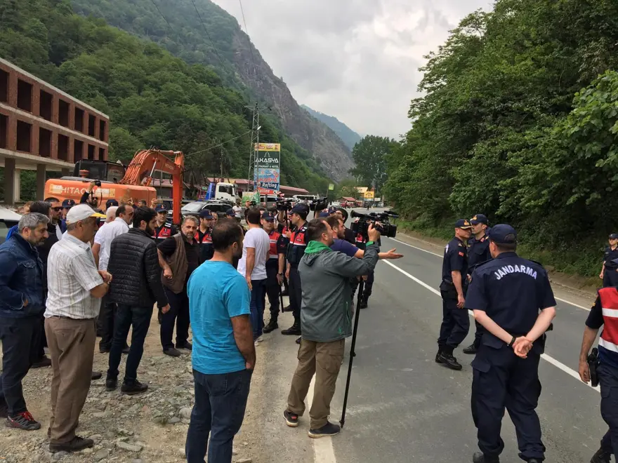Fırtına Vadisi'nde kaçak yapıların yıkımına başlandı 5