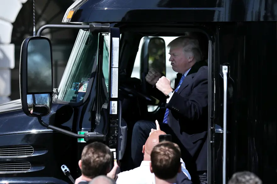 Trump TIR şoförü oldu 10