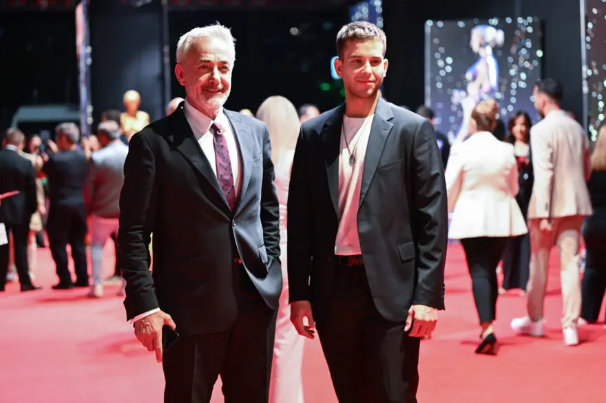 Altın Portakal görkemli bir törenle başladı: Onur Ödülü ve Başarı Ödülü sahiplerini buldu 2 Altın Portakal görkemli bir törenle başladı: Onur Ödülü ve Başarı Ödülü sahiplerini buldu 2