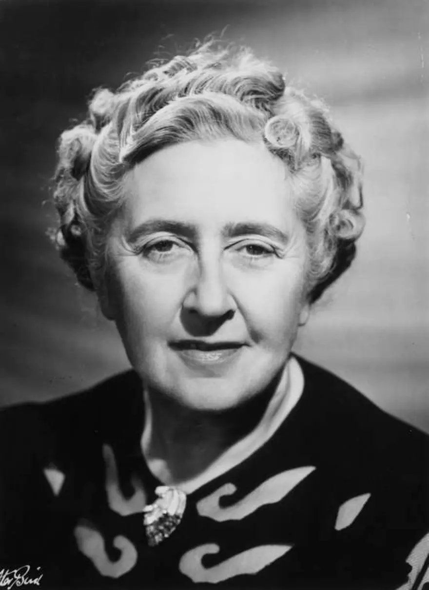 Agatha Christie (1890-1976) İngiliz polisiye yazarı 6