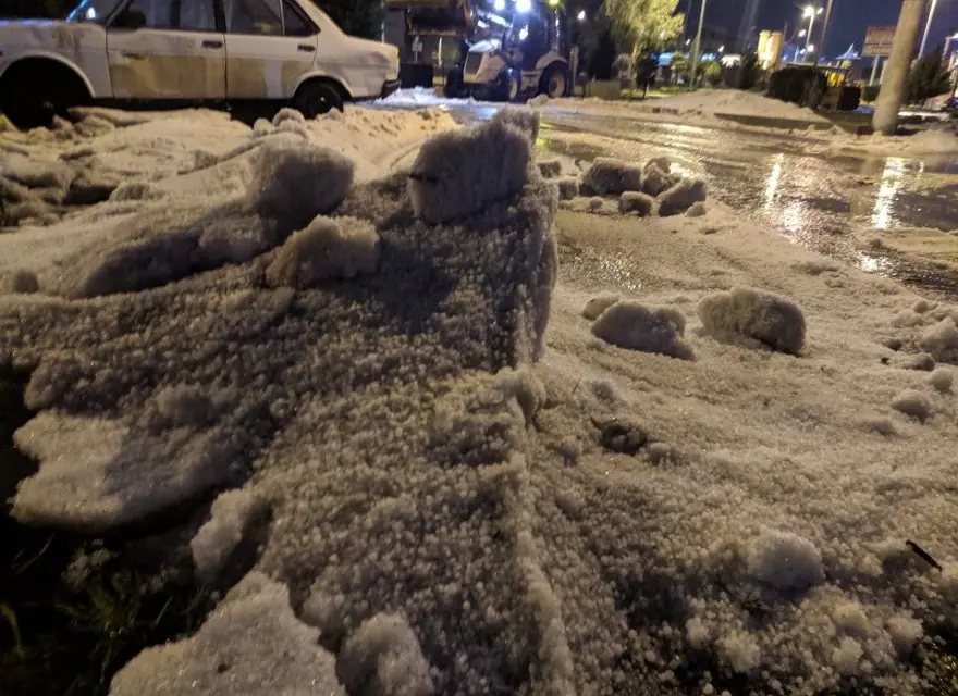 İzmir'de dolu etkili oldu 16