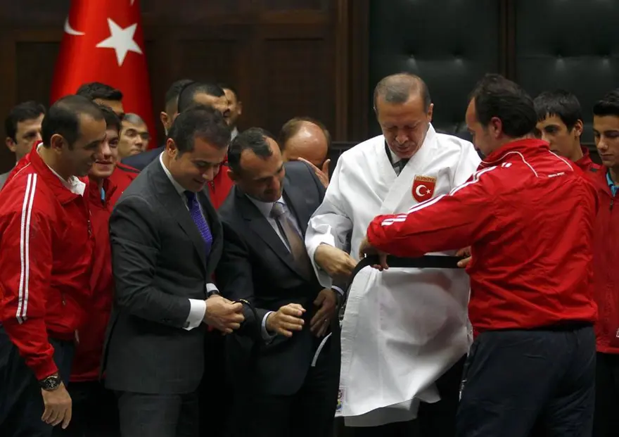 Erdoğan'a siyah kuşak 2 Erdoğan'a siyah kuşak 2