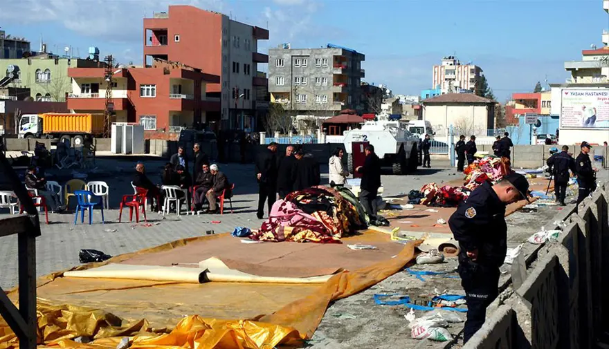 Yağmur altında itaatsizlik ve tekme 21