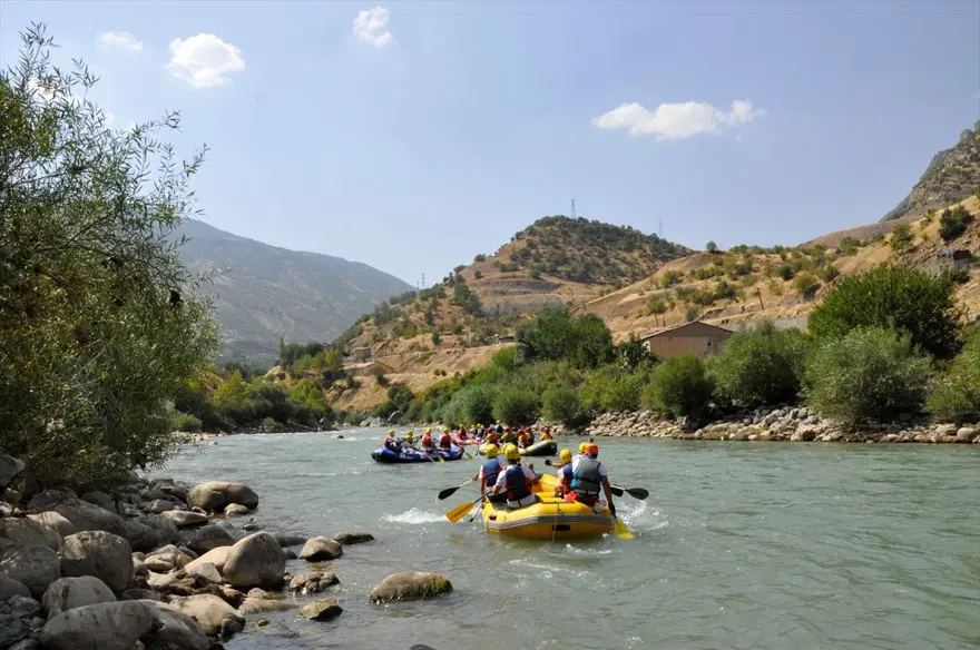 Hakkari'nin Zap Deresi'nde rafting heyecanı 5 Hakkari'nin Zap Deresi'nde rafting heyecanı 5