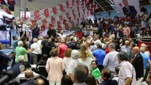 CHP'nin Manisa'daki kongresinde kavga çıktı CHP'nin Manisa'daki kongresinde kavga çıktı