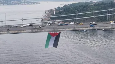 Boğaz köprülerine Filistin bayrağı asıldı