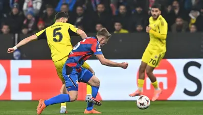 Fenerbahçe, Çekya'dan 1 puanla dönüyor: Tartışmalı penaltı kararı maça damga vurdu