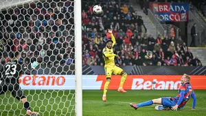 "Hakem 2 puanı çaldı" (7 Kasım 2025 spor manşetleri)