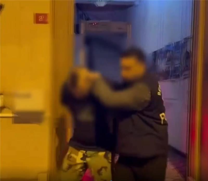 Çalışanını beyzbol sopasıyla dövmüştü, sosyal medya fenomeni yakalandı