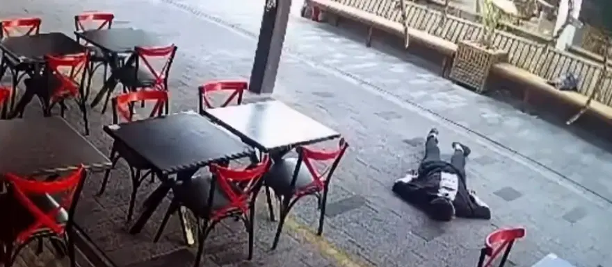 Fethiye'de büyük vicdansızlık: Bayılan gencin cüzdanından parasını çaldı 1