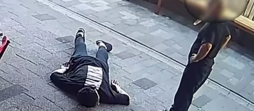 Fethiye'de büyük vicdansızlık: Bayılan gencin cüzdanından parasını çaldı 4