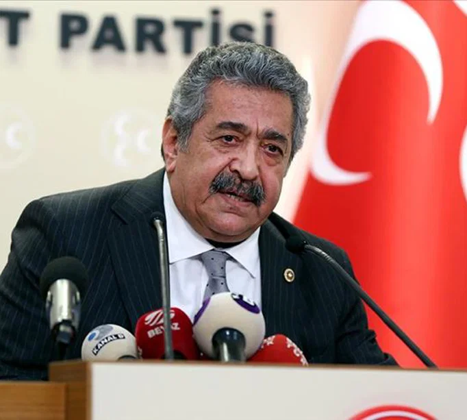 MHP'li Feti Yıldız'dan yeni açıklamaMHP Genel Başkan Yardımcısı Feti Yıldız, görevden uzaklaştırılan Esenyurt Belediye Başkanı Ahmet Özer'in aldığı cezanın görevine dönmesine engel olmadığını söyledi.