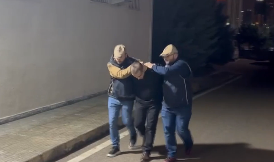 Sarı kategoride aranıyordu. FETÖ'cü eski binbaşı yakalandı