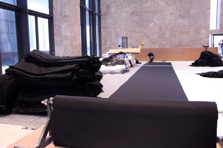 DEV PERDENİN DİKİMİ AKM'DE YAPILIYOR 5 DEV PERDENİN DİKİMİ AKM'DE YAPILIYOR 5