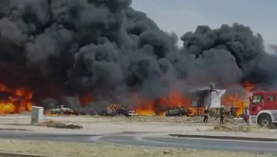 Gaziantep’te korkutan yangın: Alevler park halindekiaraçlara sıçradı