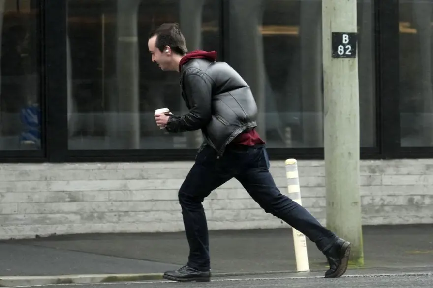 Yeni Zelanda'da uçuran fırtına: OHAL ilan edildi Yeni Zelanda'da uçuran fırtına: OHAL ilan edildi