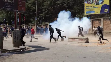 Madagaskar'da protestolar sürüyor: Hükümet görevden alındı
