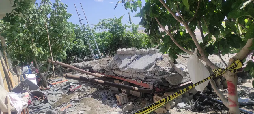 Batman'da balkon faciası: 4 ölü, 6 yaralı 2 Batman'da balkon faciası: 4 ölü, 6 yaralı 2