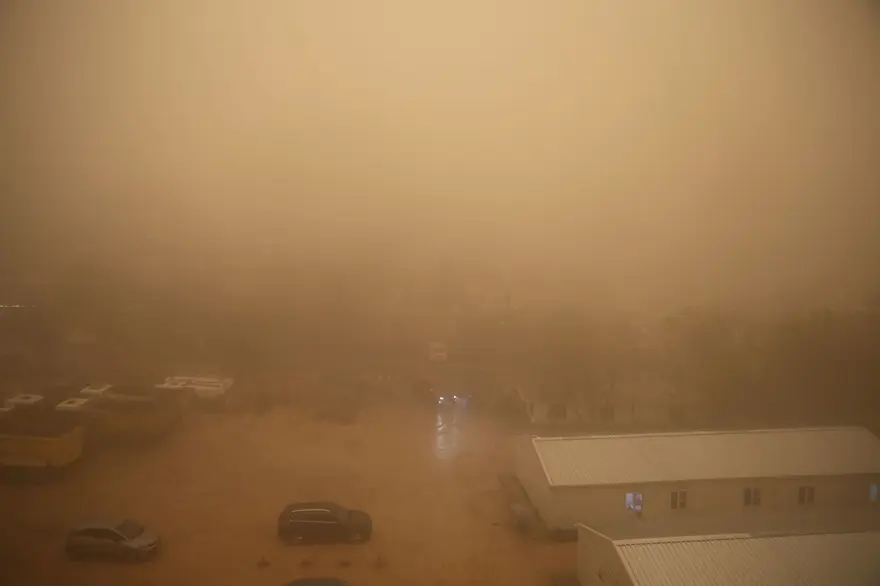 Mardin’de gündüz geceye döndü 11