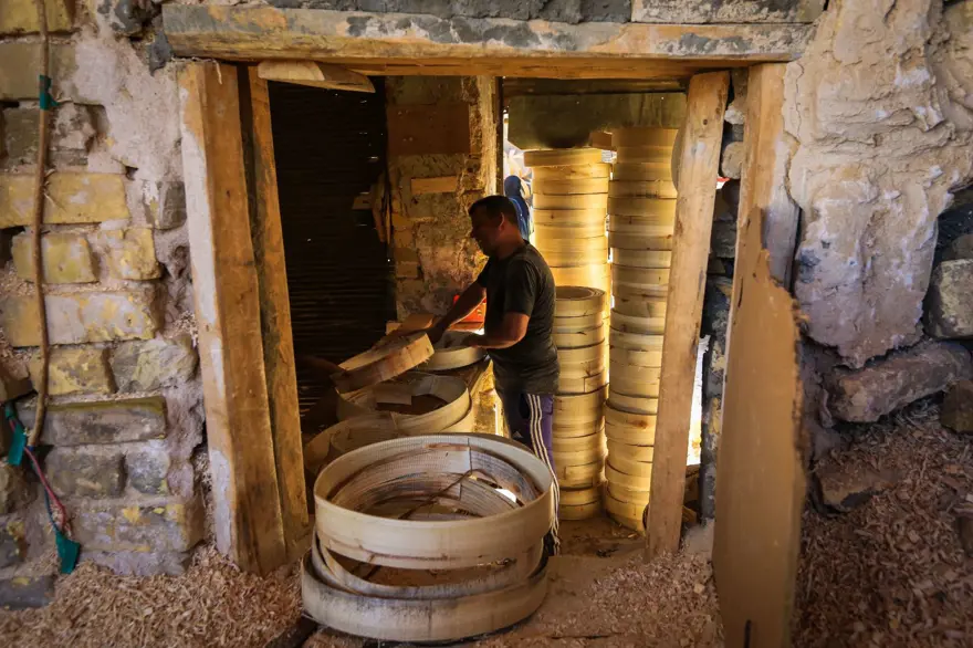 El yapımı kalbur ve elekler zamana direniyor El yapımı kalbur ve elekler zamana direniyor