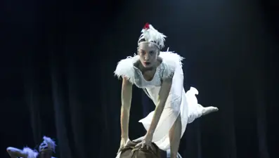 Serenay Sarıkaya Fi'nin setinde sakatlandı