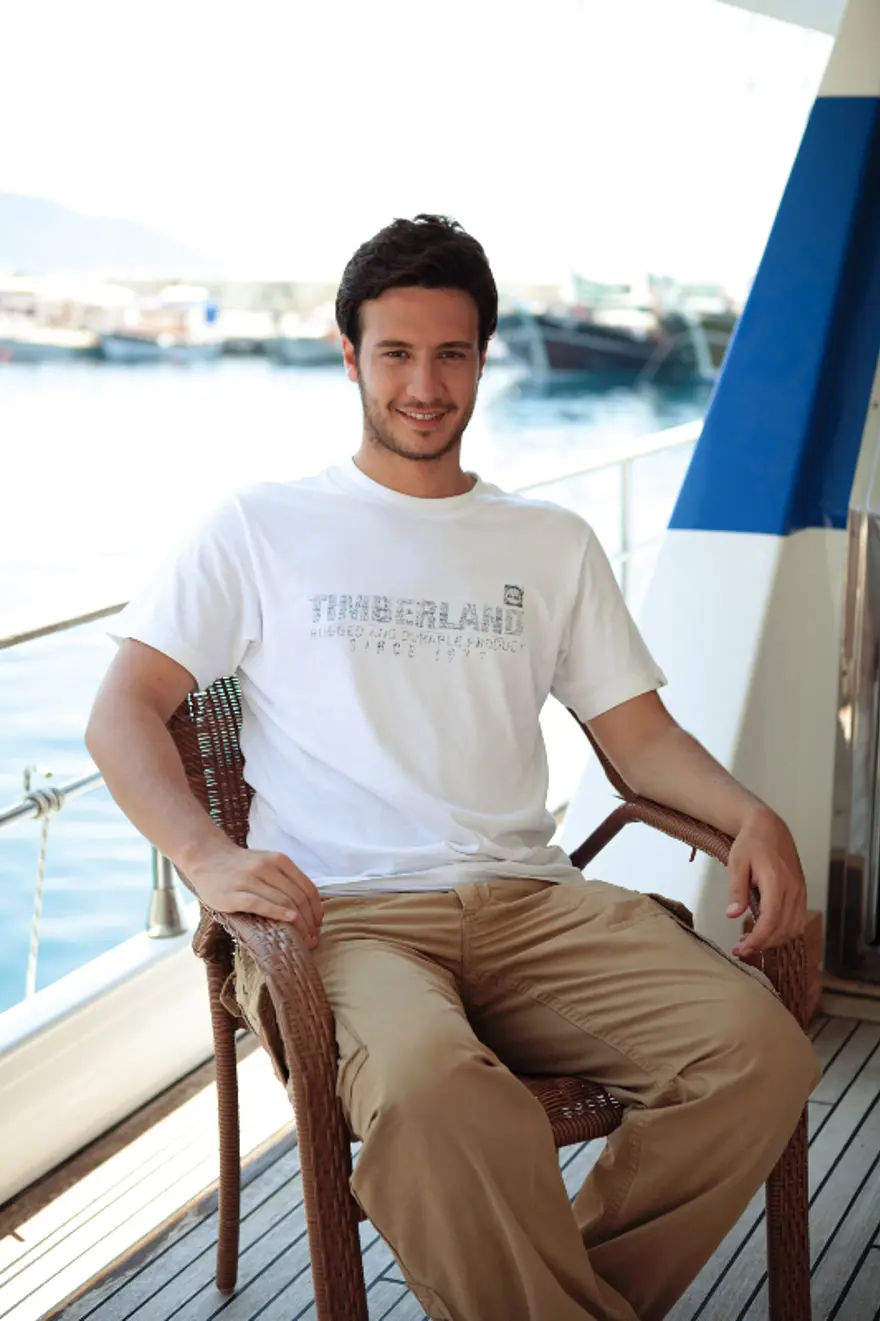 Biseksuallar fotosini yaladi