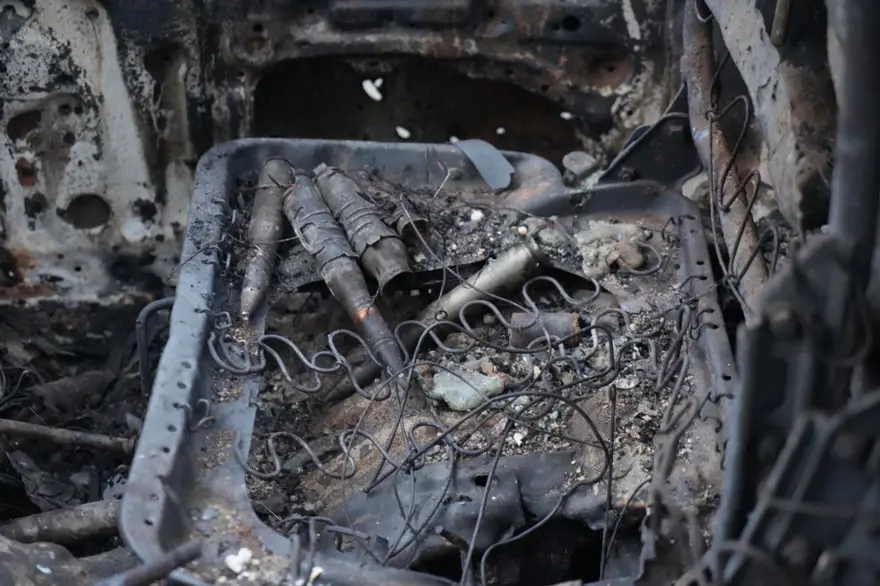 Münbiç'ten kaçan teröristler araçlarını ateşe verdi 4