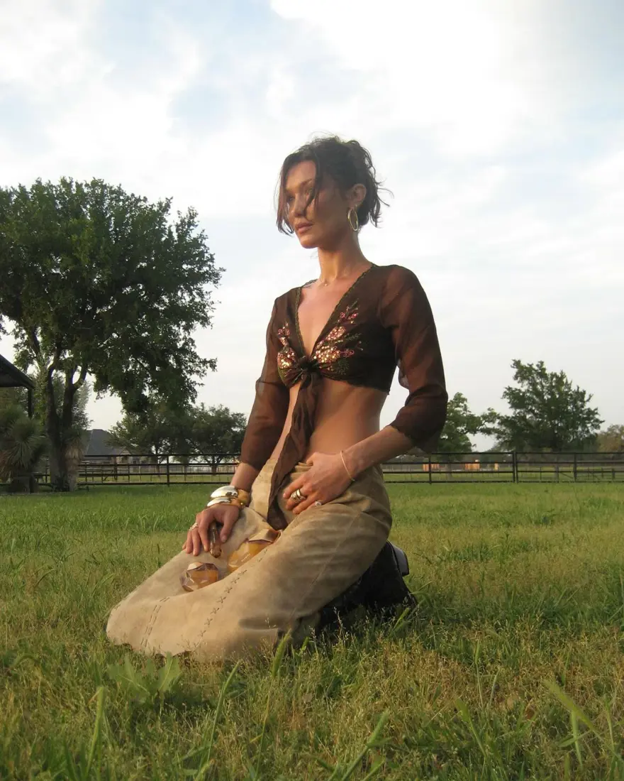 Lüks hayatından vazgeçti! Bella Hadid, kovboy sevgilisiyle karavanda yaşıyor 