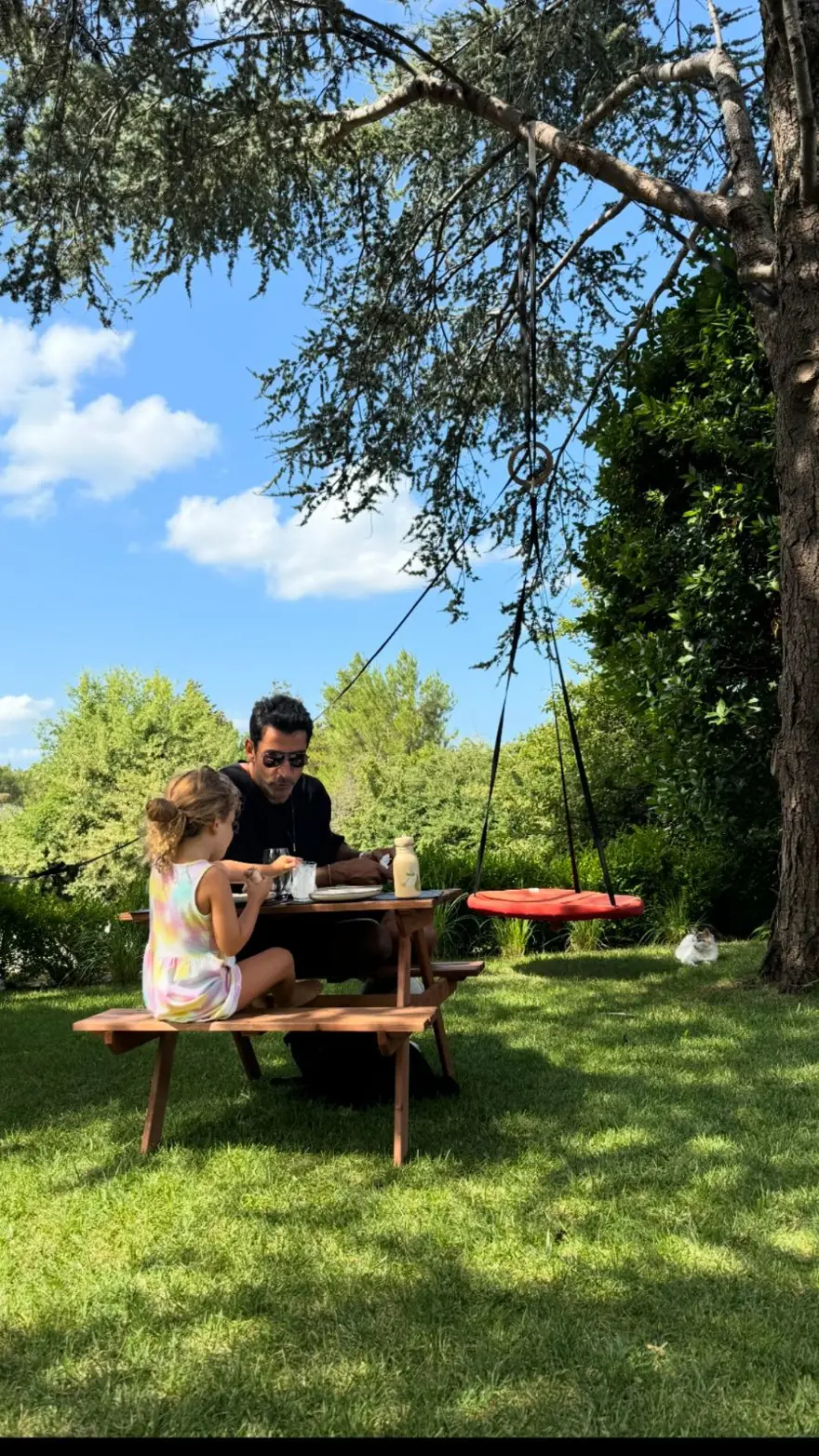 Sinem Kobal paylaştı: Kenan İmirzalıoğlu ile Lalin'in bahçe keyfi 4 Sinem Kobal paylaştı: Kenan İmirzalıoğlu ile Lalin'in bahçe keyfi 4