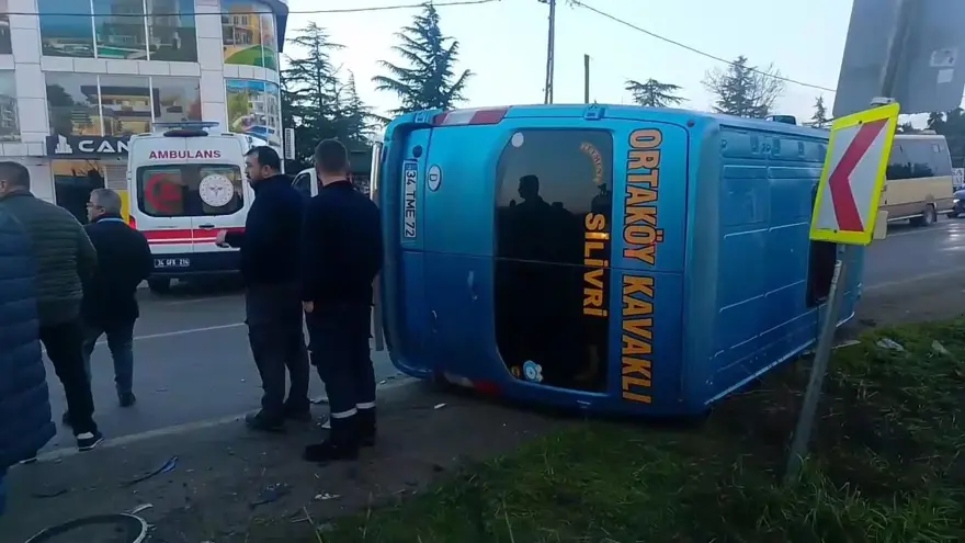 Silivri’dekaza içinde kaza! Yolcu minibüsü devrildi: 10 yaralı 2 Silivri’dekaza içinde kaza! Yolcu minibüsü devrildi: 10 yaralı 2