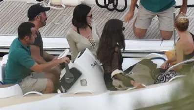 Defne Samyeli ve kızı Deren Talu Cem Yılmaz'ın Karakomik Filmler kadrosuna katıldı