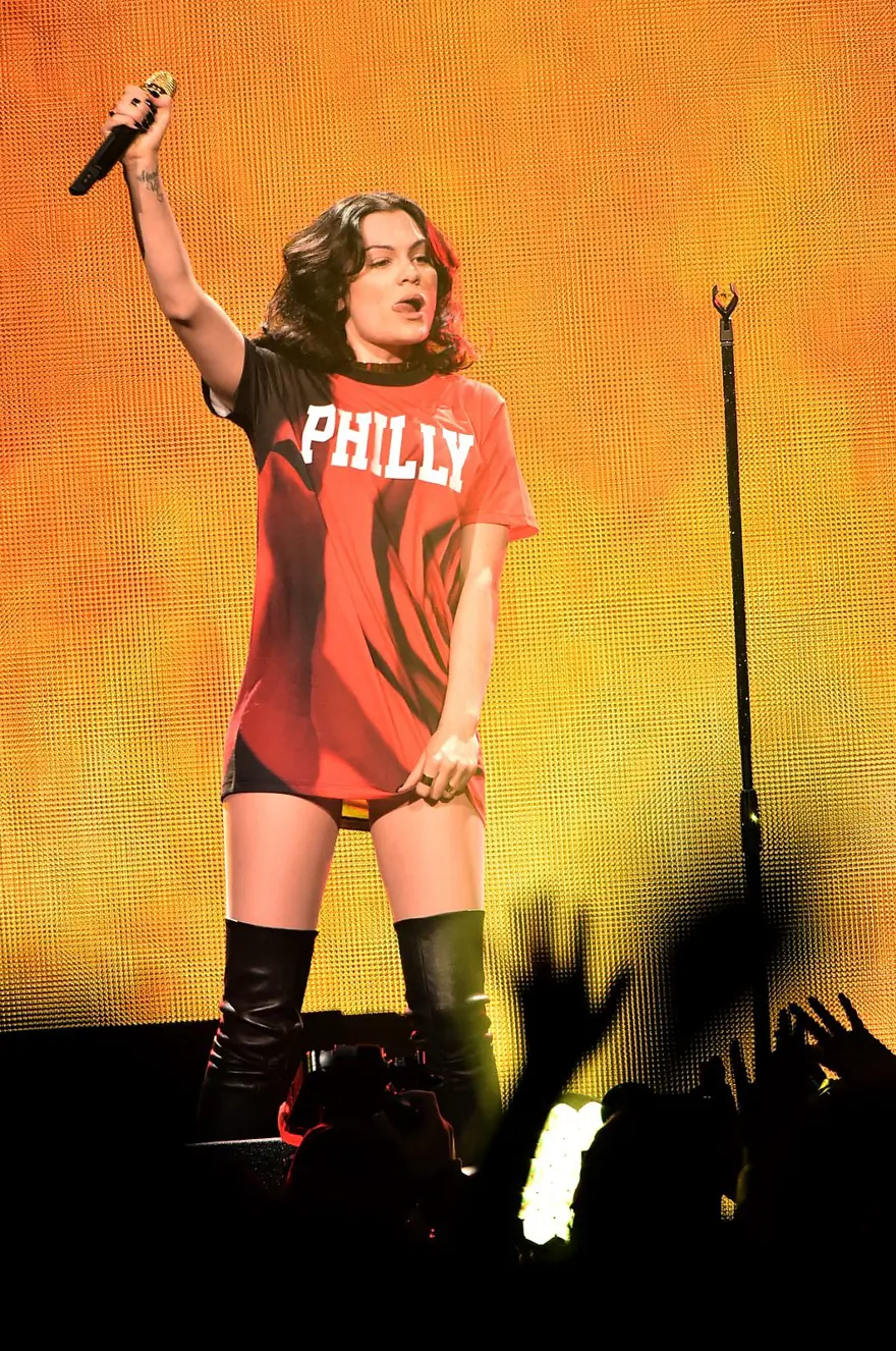 İngiliz şarkıcı Jessie J kansere yakalandı 4 İngiliz şarkıcı Jessie J kansere yakalandı 4