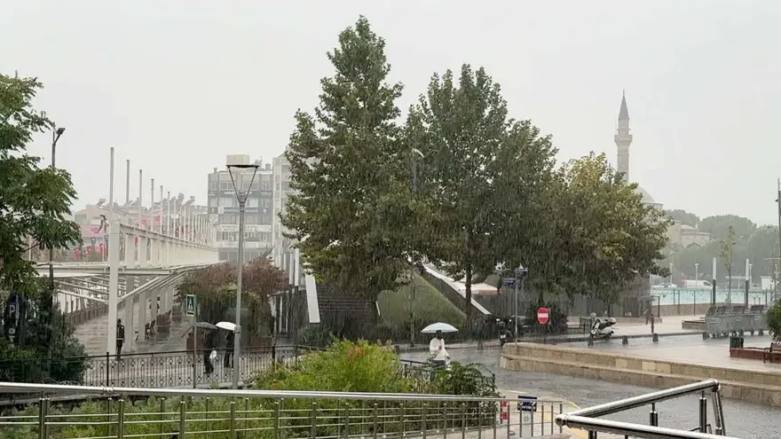 Aydın'da şiddetli sağanak: Yollar göle döndü 3 Aydın'da şiddetli sağanak: Yollar göle döndü 3