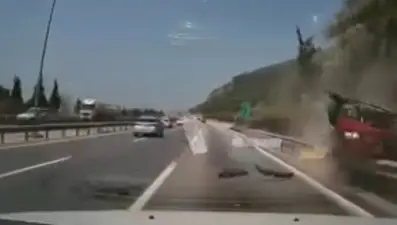 TEM'de feci kaza! Bariyere çarpıp sürüklendi: 7 yaralı