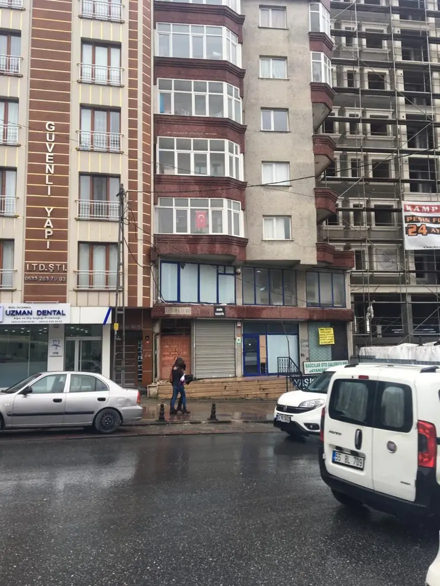 Bağcılar'da göreni şaşkına çeviren bina 3