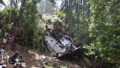 Sri Lanka’da yolcu otobüsü uçuruma yuvarlandı: 21 ölü