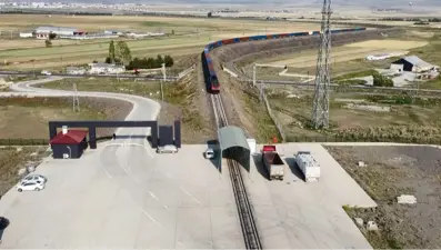 Kars Asya ile Avrupa'yı birbirine bağlıyor