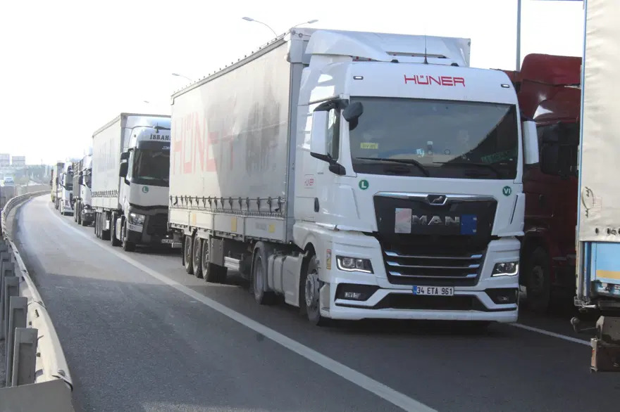 İstanbul yolunda 8 kilometrelik TIR ve kamyon kuyruğu 
