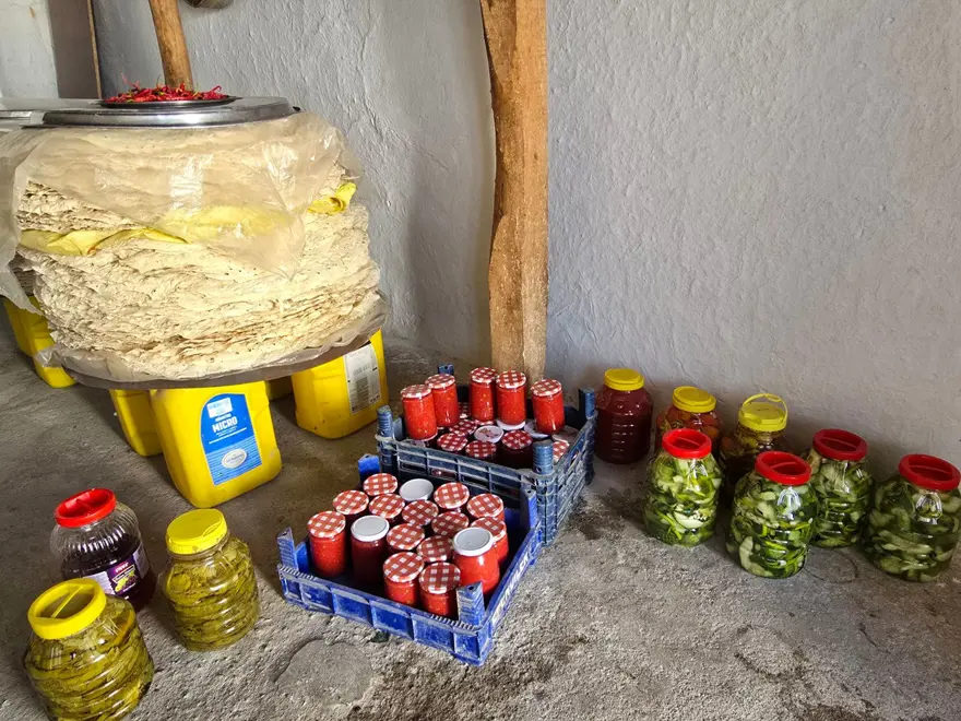 Geleneksel kış hazırlıkları başladı: Binbir emekle hazırlanıyor 1