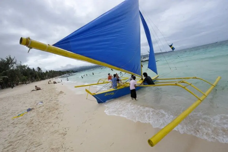 Filipinler 1 milyar dolar gelir getiren turistik adayı kapattı 13