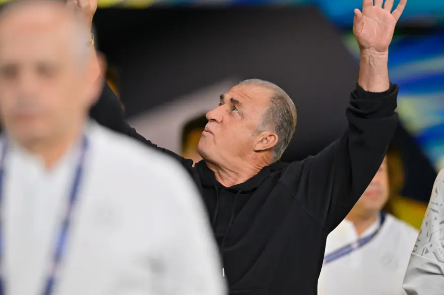 Cristiano Ronaldo'nun fileleri sarstığı maçta Fatih Terim galibiyete izin vermedi: 4 gol, 1 kırmızı kart 7 Cristiano Ronaldo'nun fileleri sarstığı maçta Fatih Terim galibiyete izin vermedi: 4 gol, 1 kırmızı kart 7
