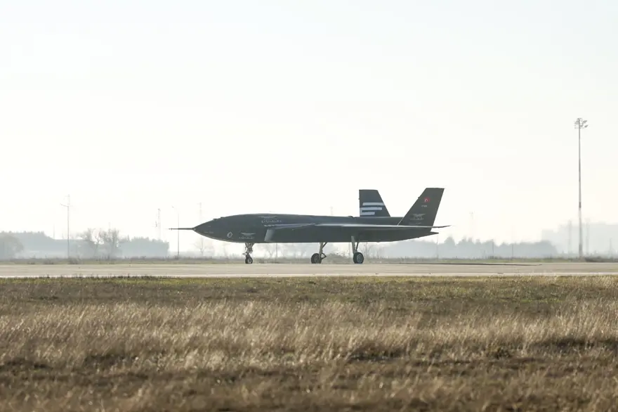 Bayraktar KIZILELMA bir uçuş testini daha tamamladı 9